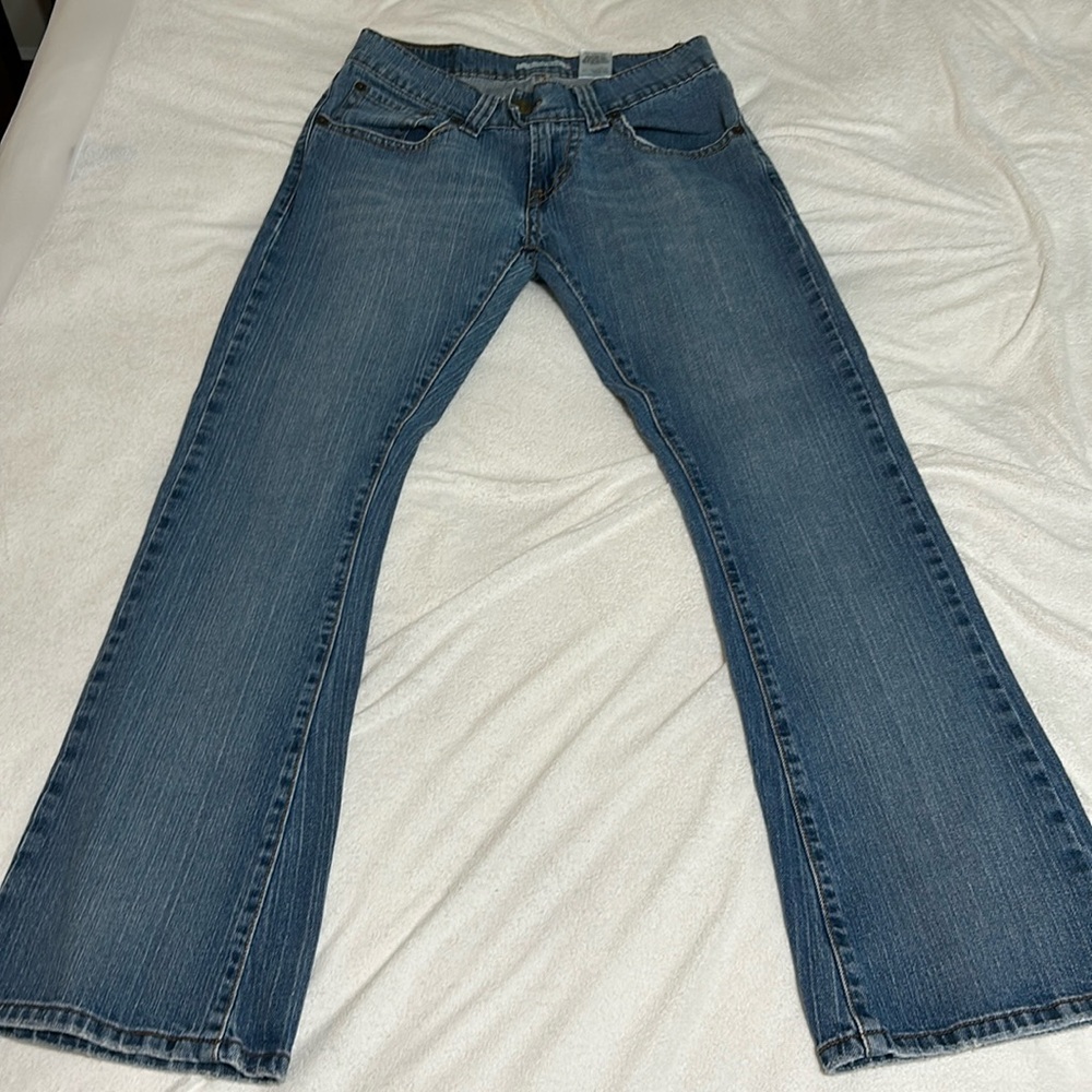 Levi’s blue jeans 542 low rise bootcut/flare (6M)